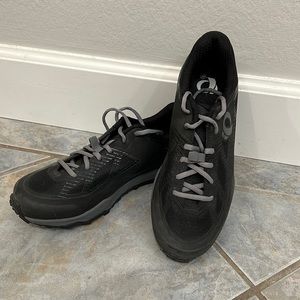 Pearl Izumi indoor/outdoor cycle shoes.  Sz 42